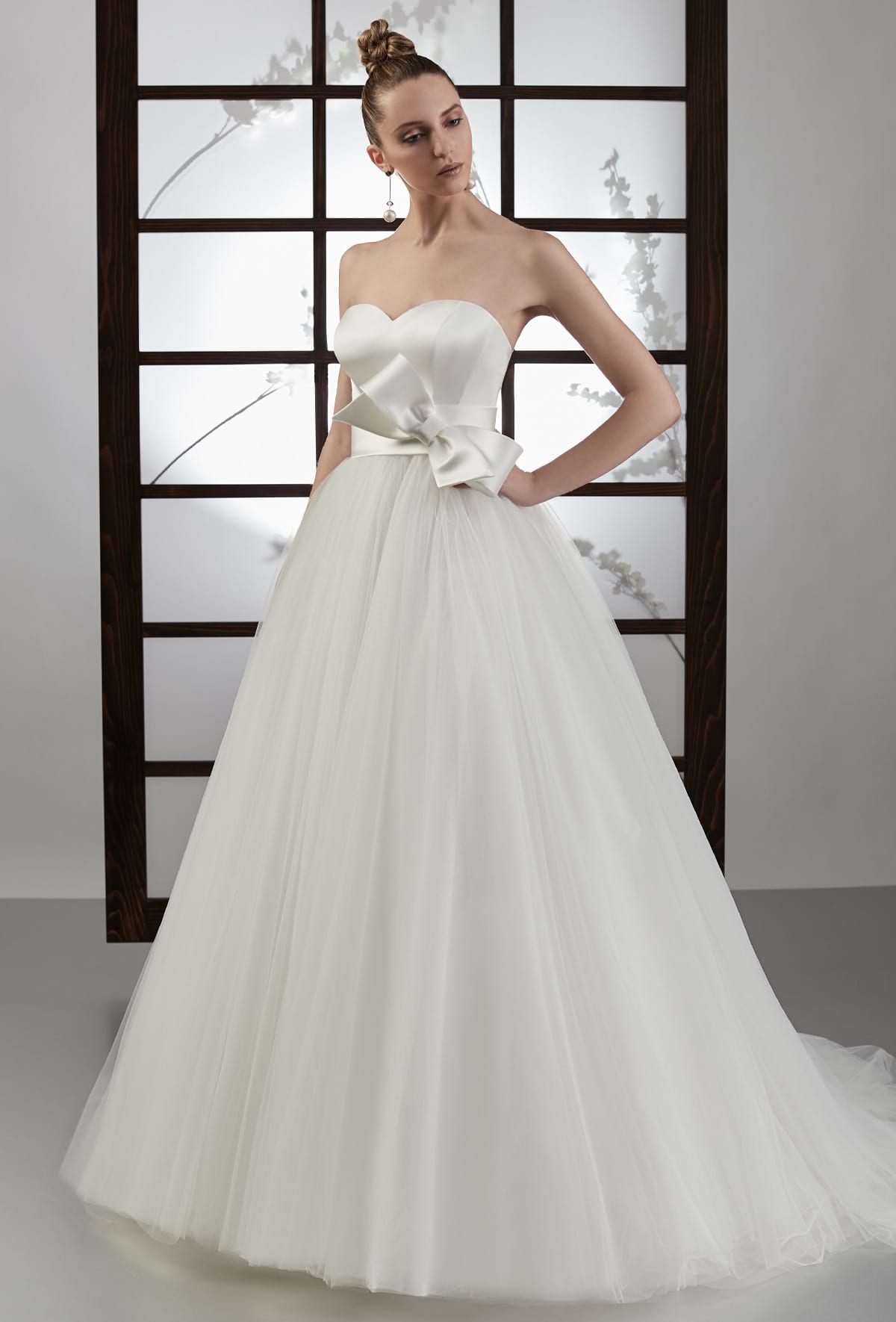 Abito da sposa con corpino pulito in satin | 19124 | Mysecret Sposa